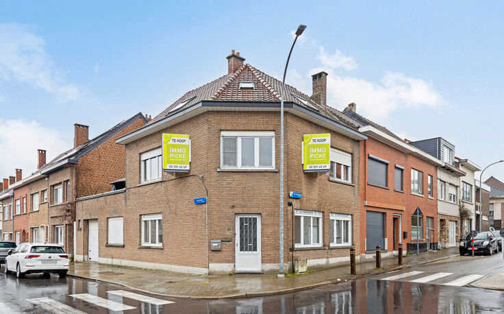 Appartementsgebouw te koop in Halle