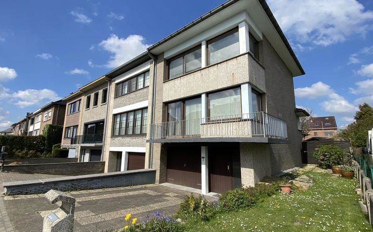 Bel-étage à vendre à Halle