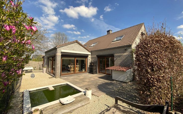 Villa te koop in Sint-Pieters-Leeuw
