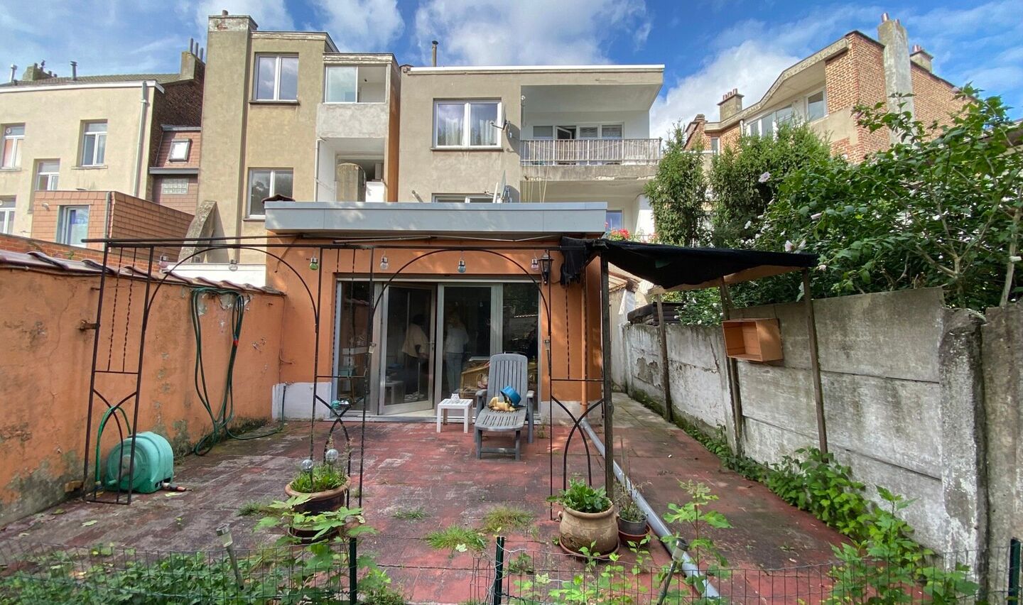 Appartementsgebouw te koop in Vorst