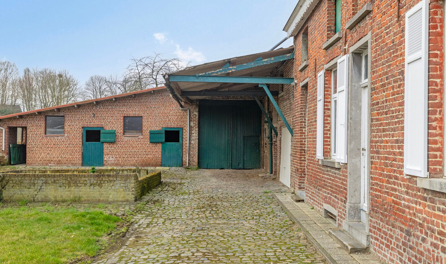 Boerderij te koop in Sint-Pieters-Leeuw
