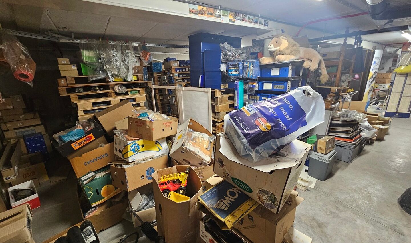 Garage + berging te koop in Sint-Pieters-Leeuw