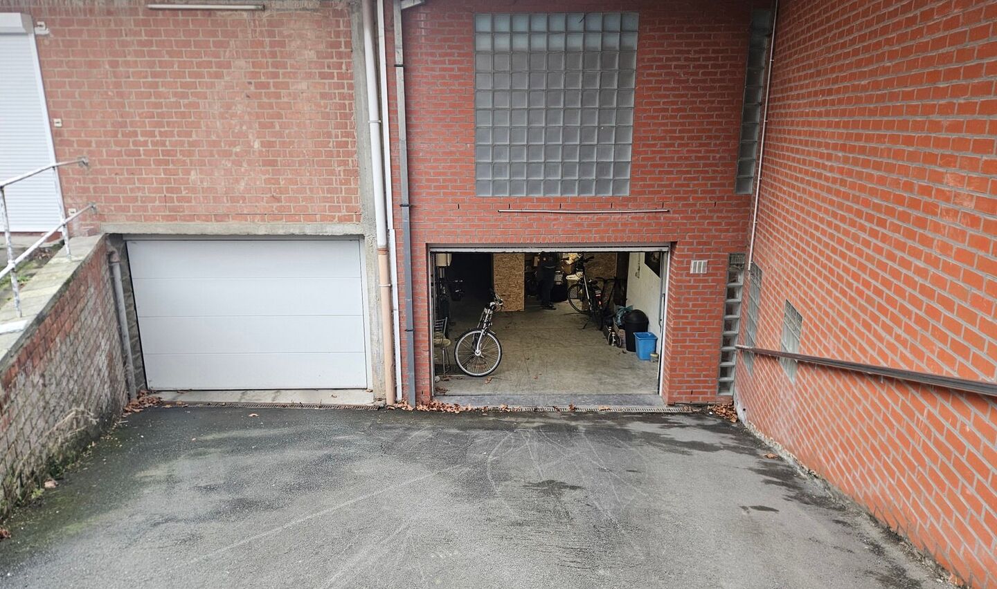 Garage + d&eacute;barras &agrave; vendre &agrave; Sint-Pieters-Leeuw