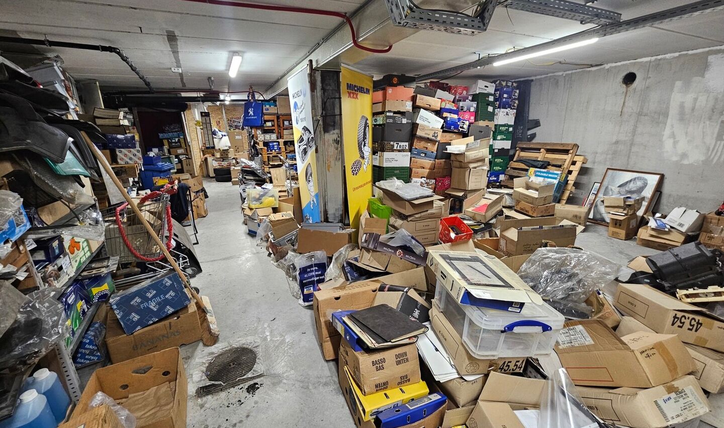 Garage + d&eacute;barras &agrave; vendre &agrave; Sint-Pieters-Leeuw