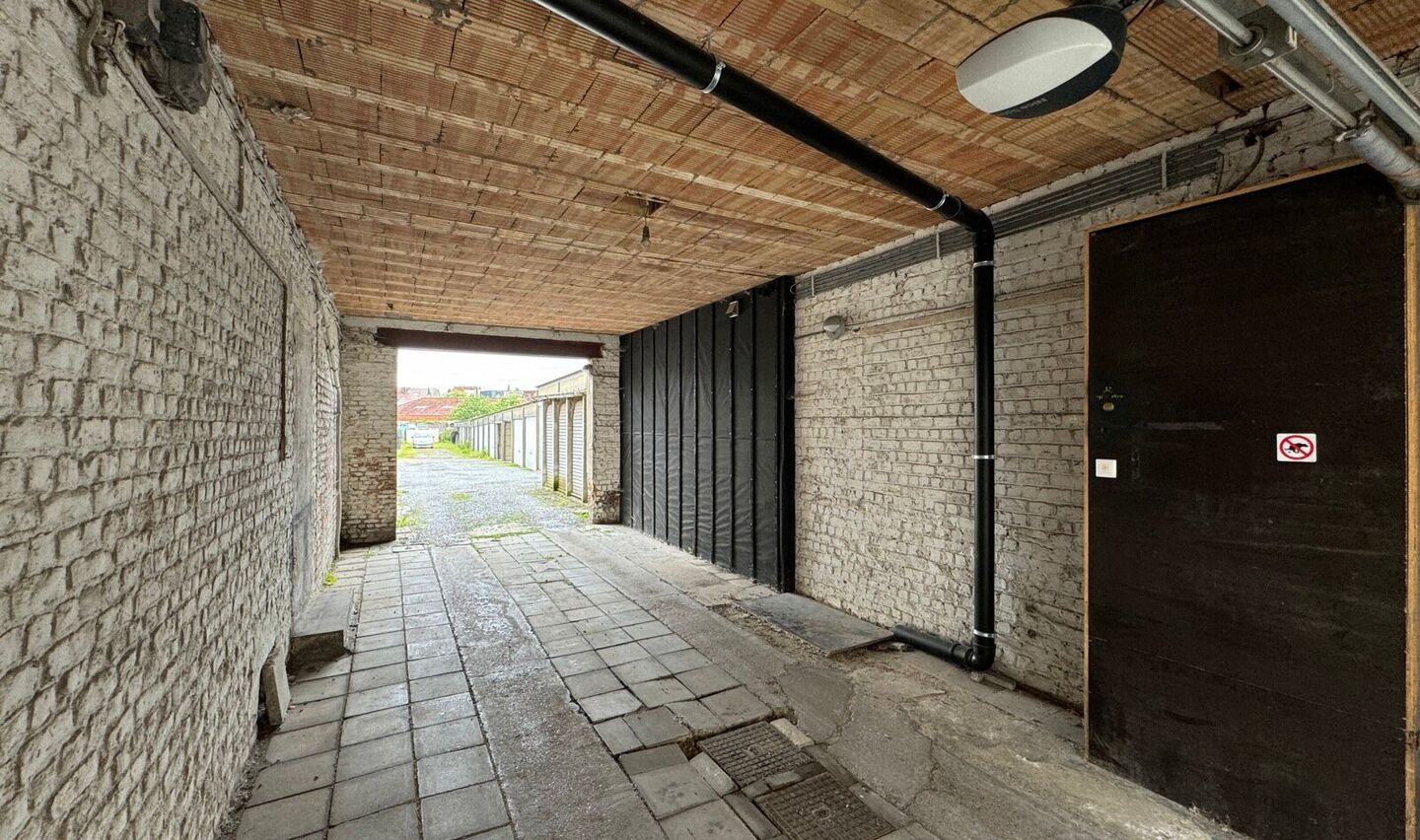 Garage (ferme) &agrave; vendre &agrave; Sint-Pieters-Leeuw
