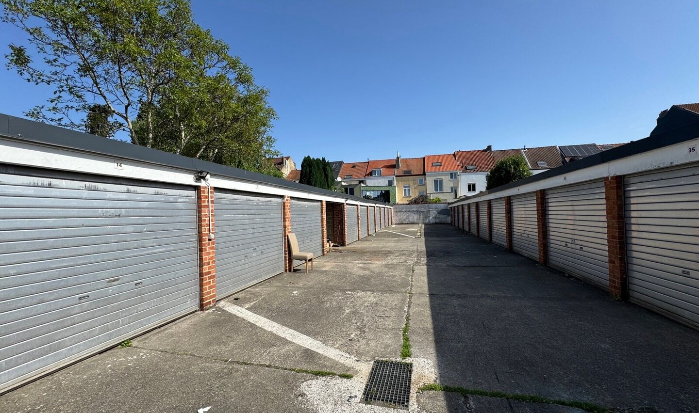 Garage (ouvert) &agrave; vendre &agrave; Anderlecht