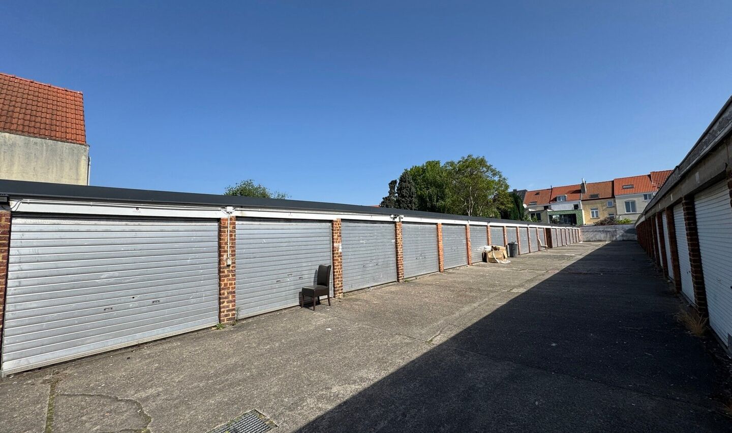 Garage (ouvert) &agrave; vendre &agrave; Anderlecht