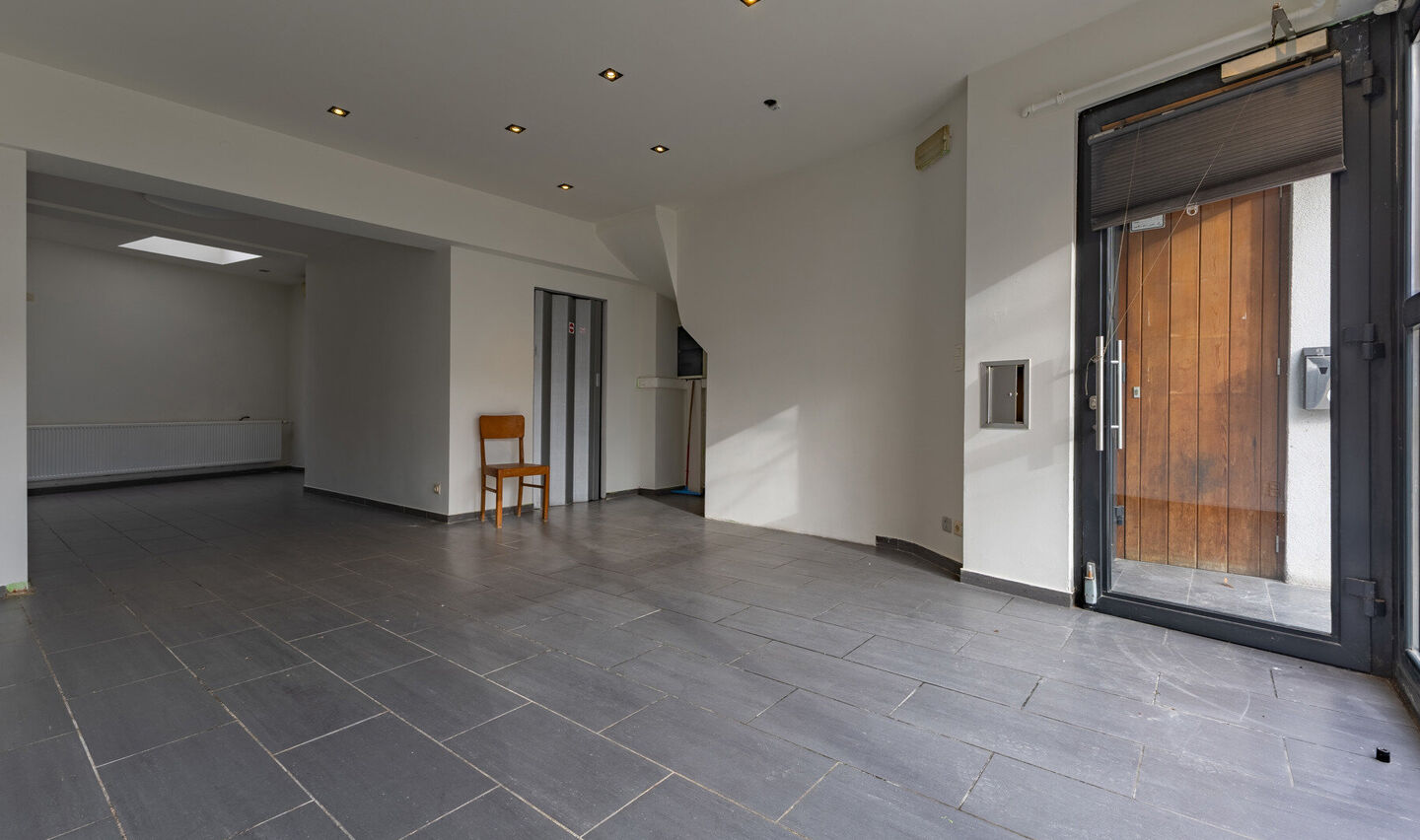 Gebouw voor gemengd gebruik te koop in Halle