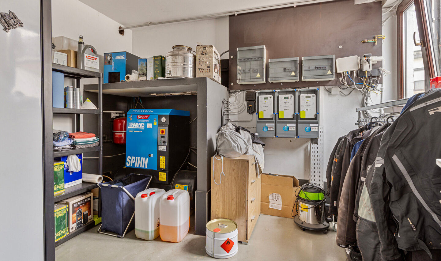 Gebouw voor gemengd gebruik te koop in Leeuw-Saint-Pierre