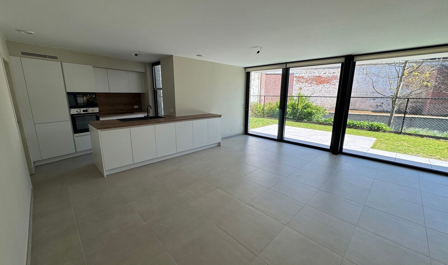 Gelijkvloerse verdieping te huur in Halle