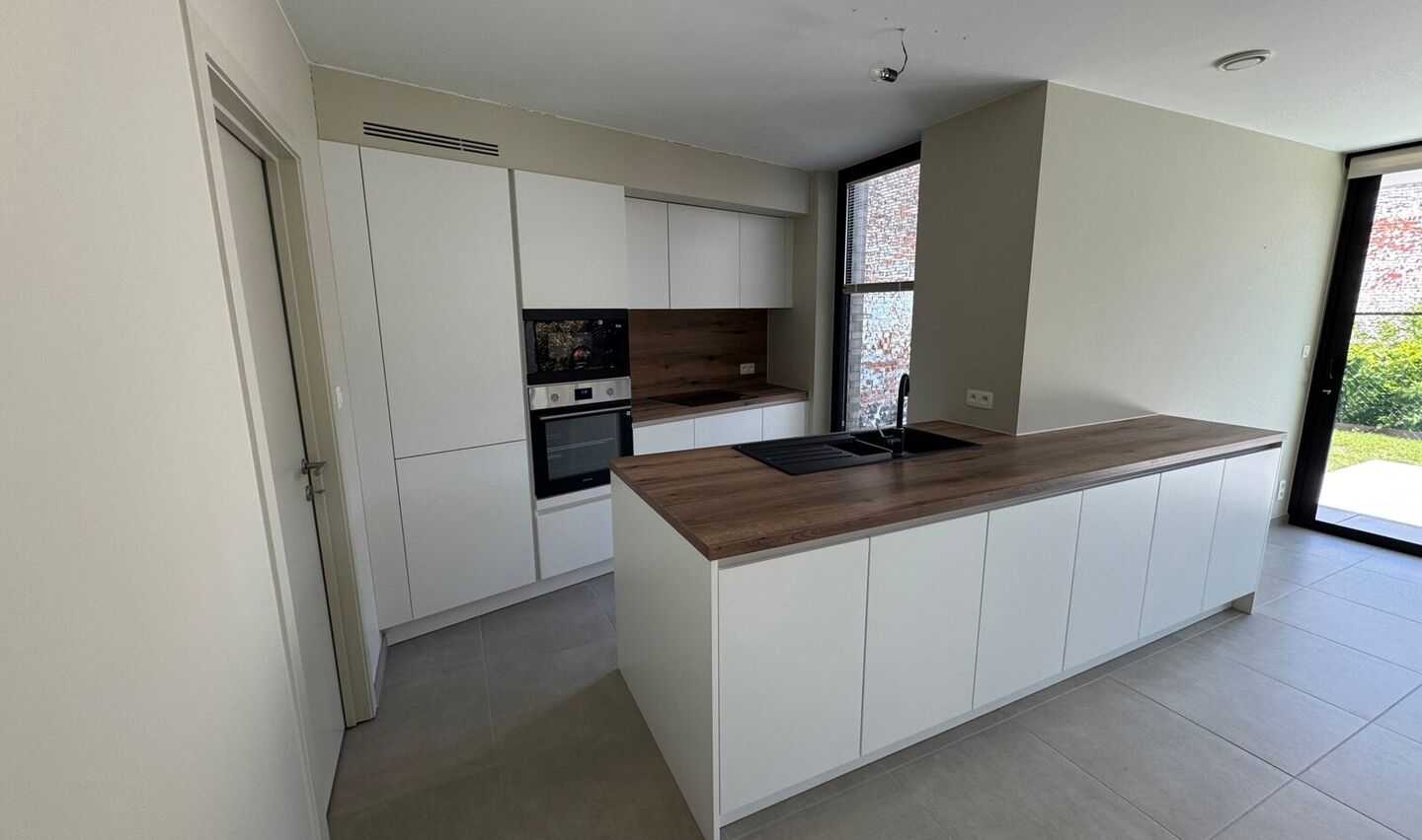 Gelijkvloerse verdieping te huur in Halle