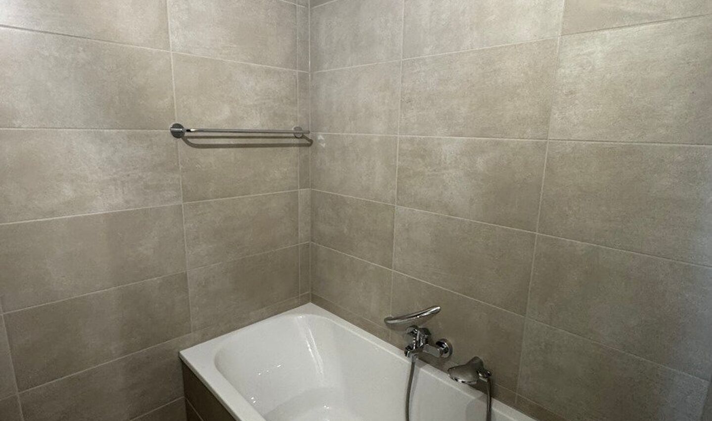 Gelijkvloerse verdieping te huur in Halle