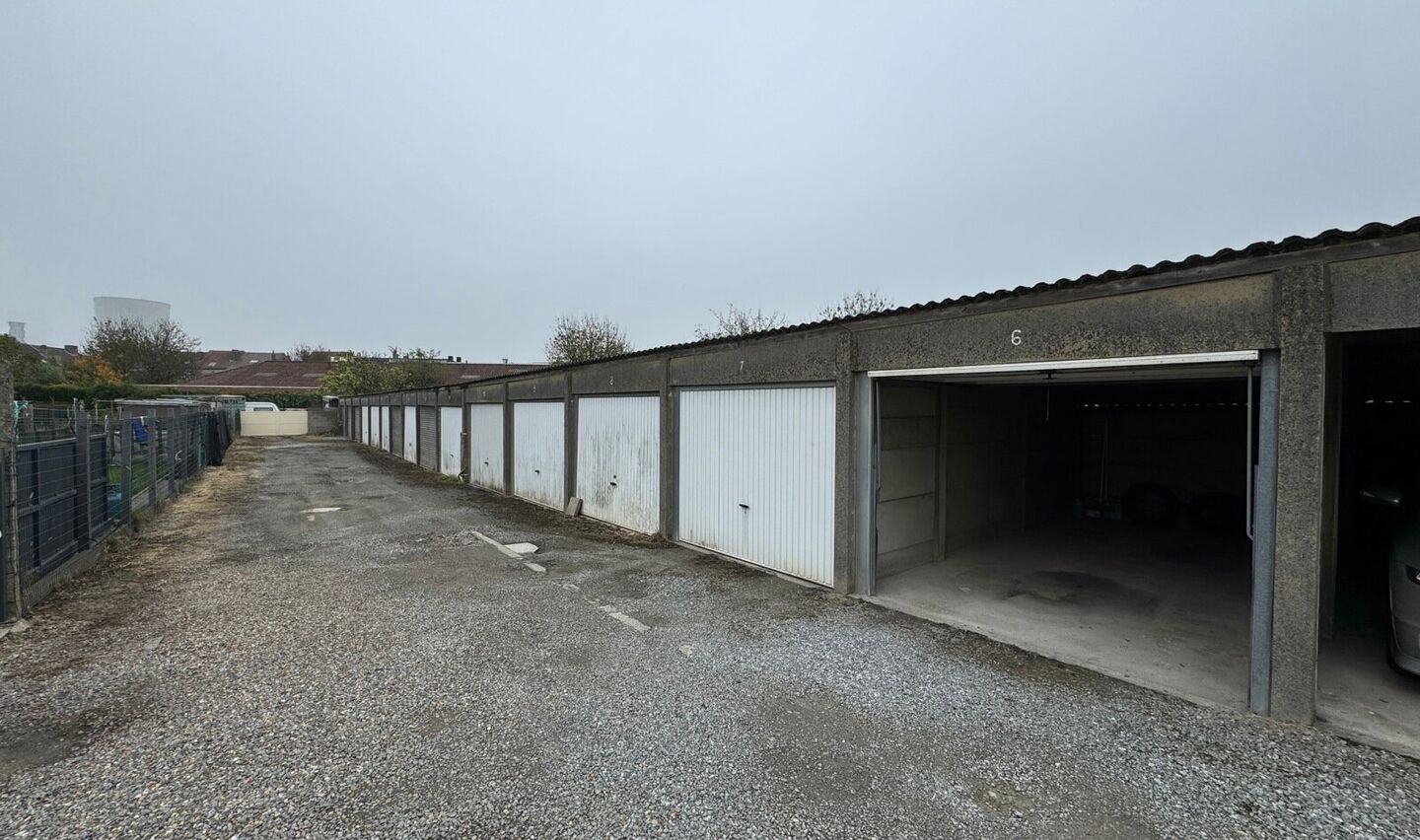 Gesloten garagebox te koop in Sint-Pieters-Leeuw