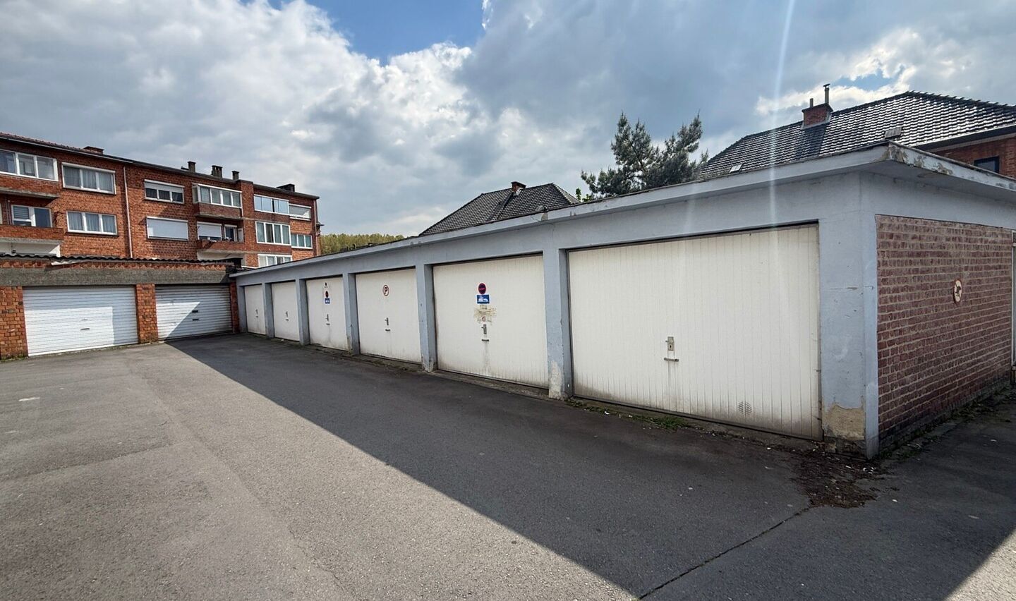 Gesloten garagebox te koop in Sint-Pieters-Leeuw Ruisbroek