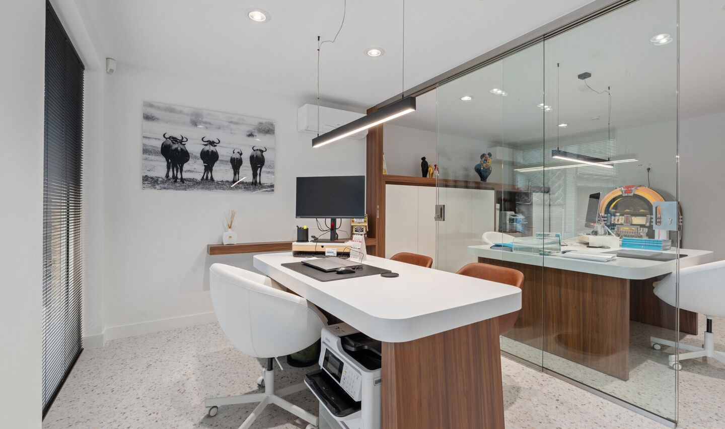 Immeuble de bureaux à vendre à Sint-Pieters-Leeuw