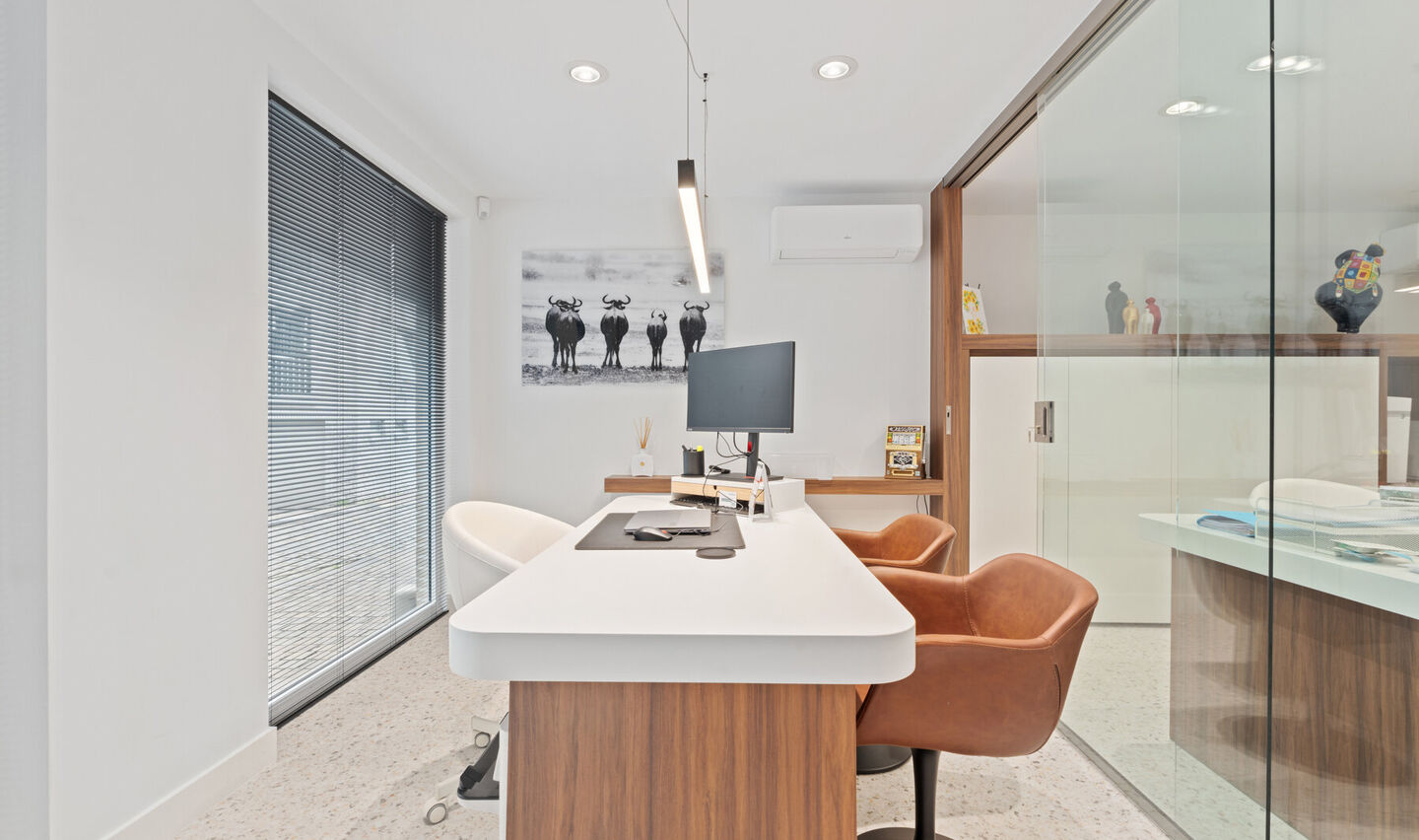 Immeuble de bureaux à vendre à Sint-Pieters-Leeuw