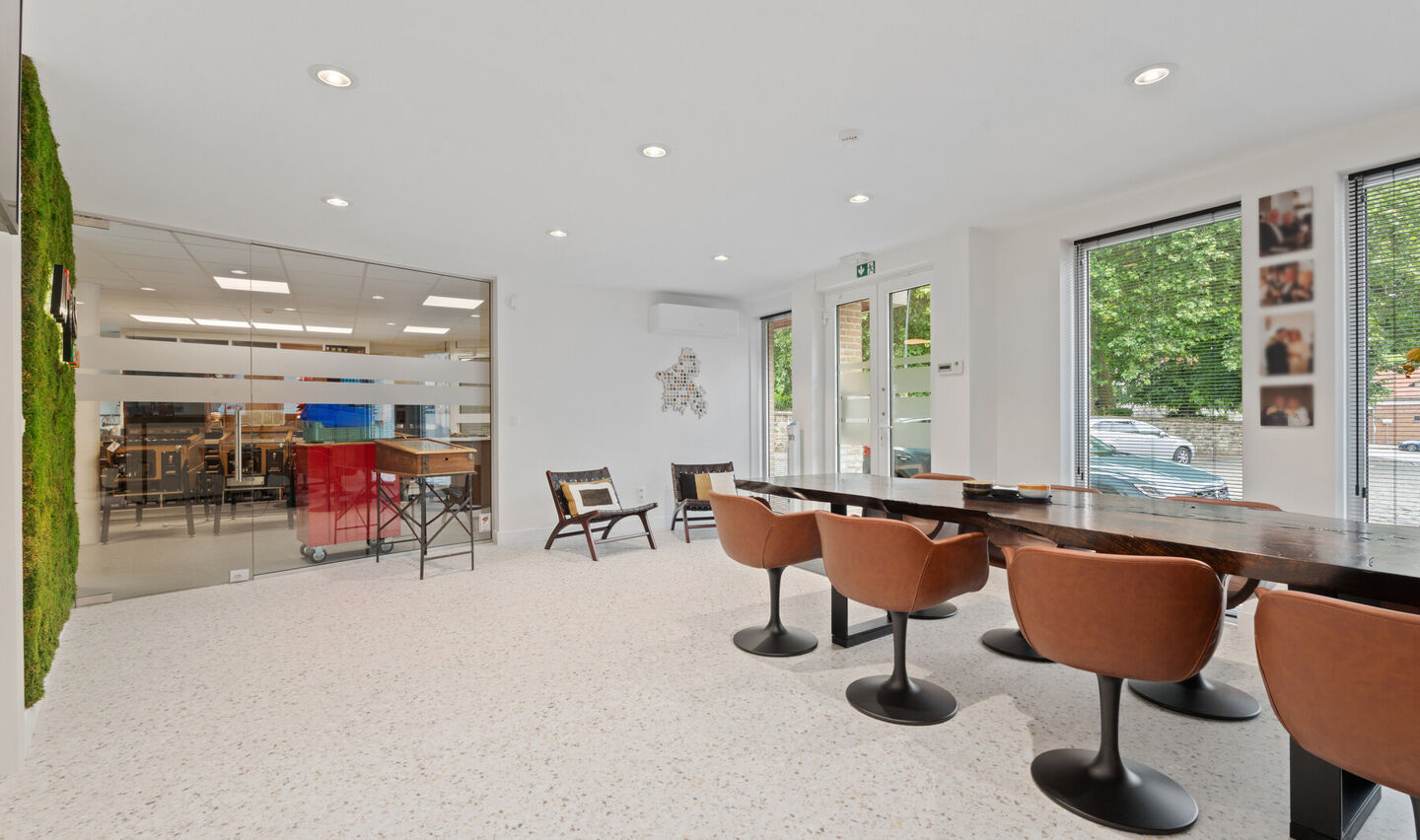 Immeuble de bureaux à vendre à Sint-Pieters-Leeuw