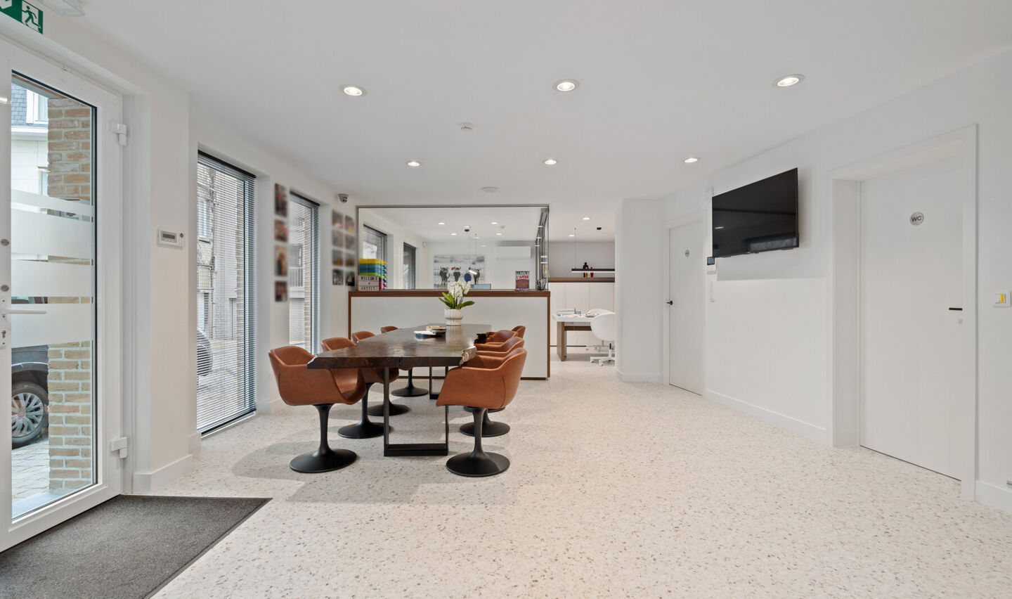Immeuble de bureaux à vendre à Sint-Pieters-Leeuw