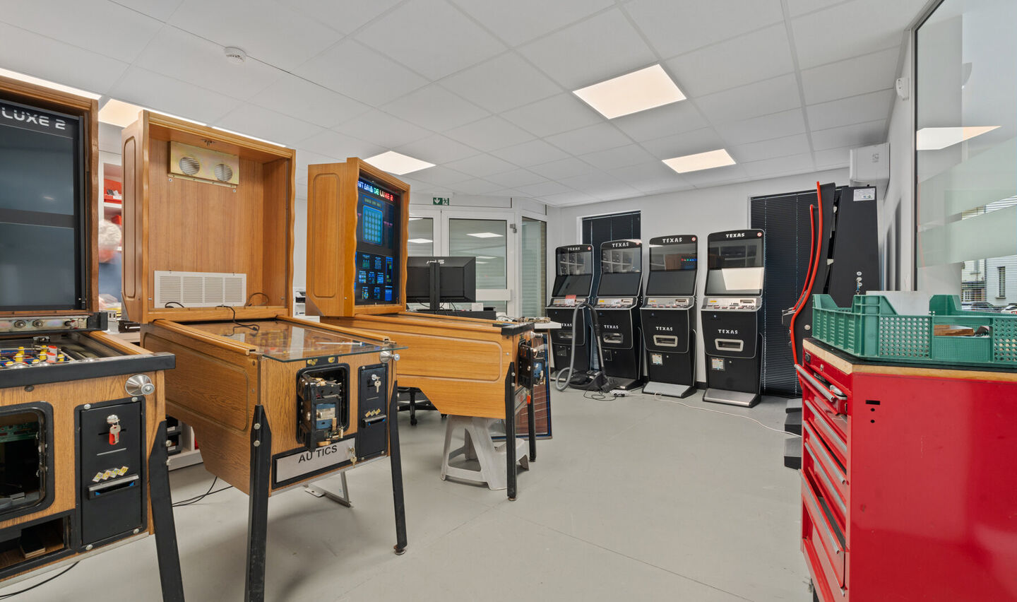 Immeuble de bureaux à vendre à Sint-Pieters-Leeuw