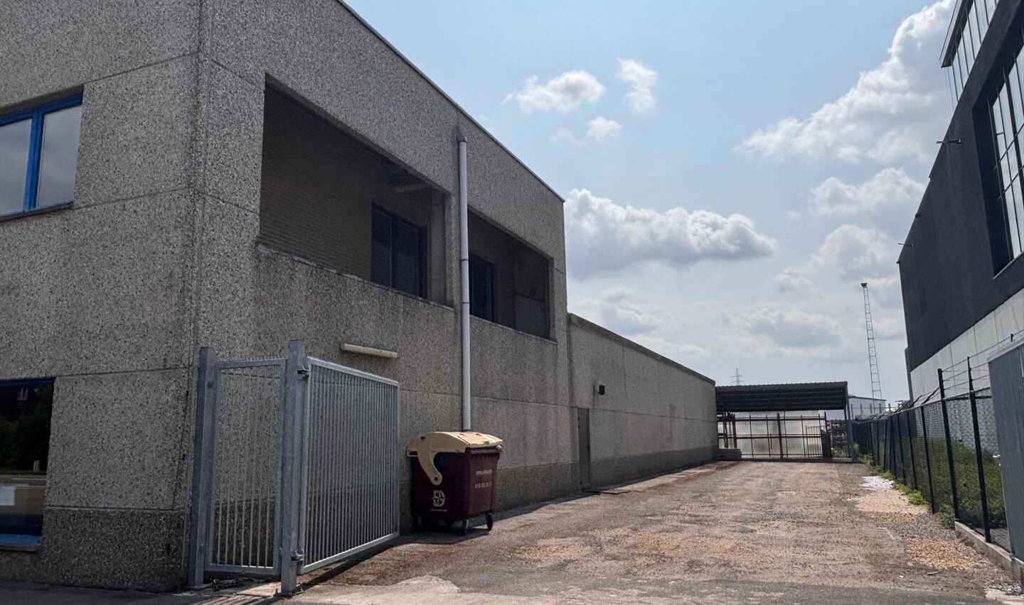 Industrieel gebouw te huur in Rotselaar