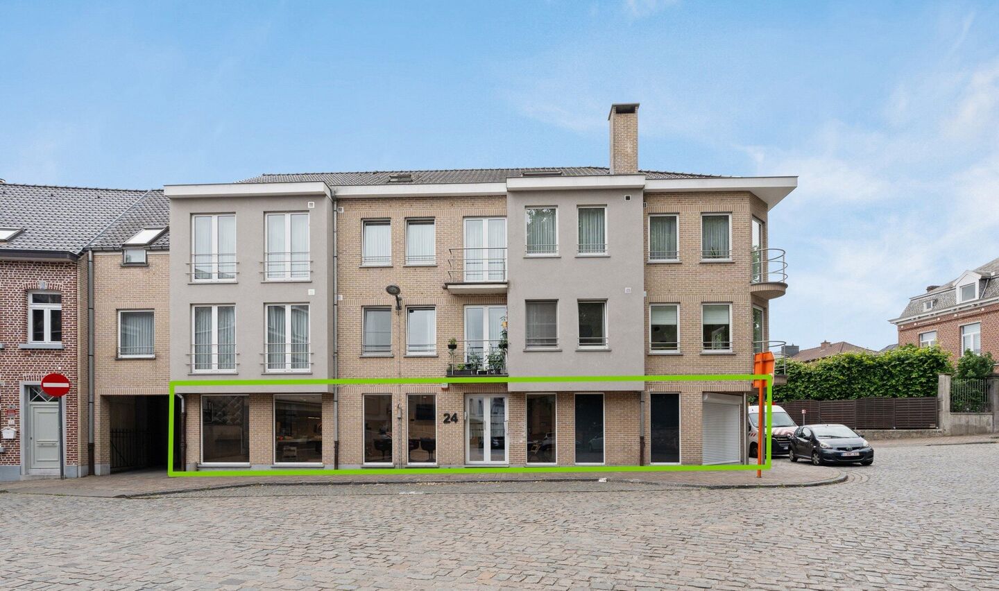 Kantoorgebouw te koop in Sint-Pieters-Leeuw