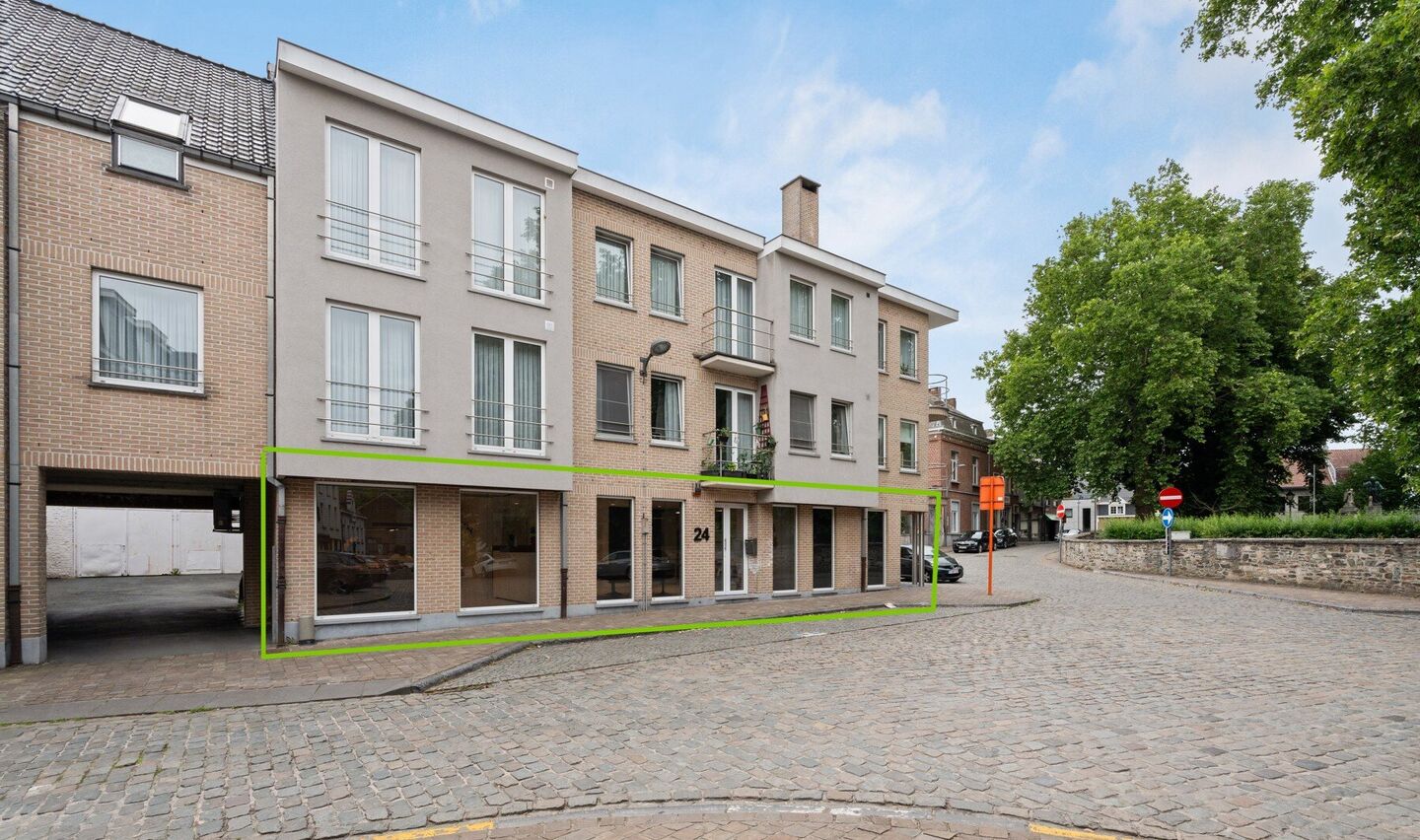 Kantoorgebouw te koop in Sint-Pieters-Leeuw