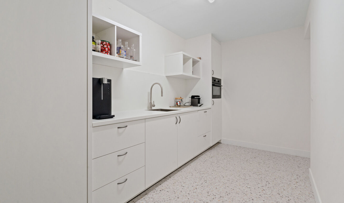 Kantoorgebouw te koop in Sint-Pieters-Leeuw