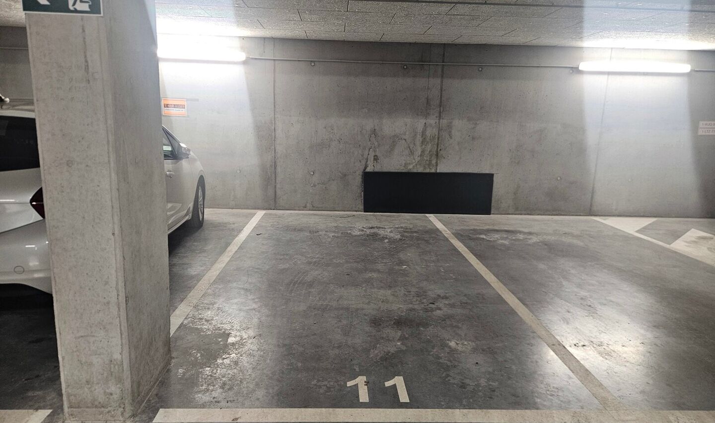 Parking intérieur à louer à Sint-Pieters-Leeuw