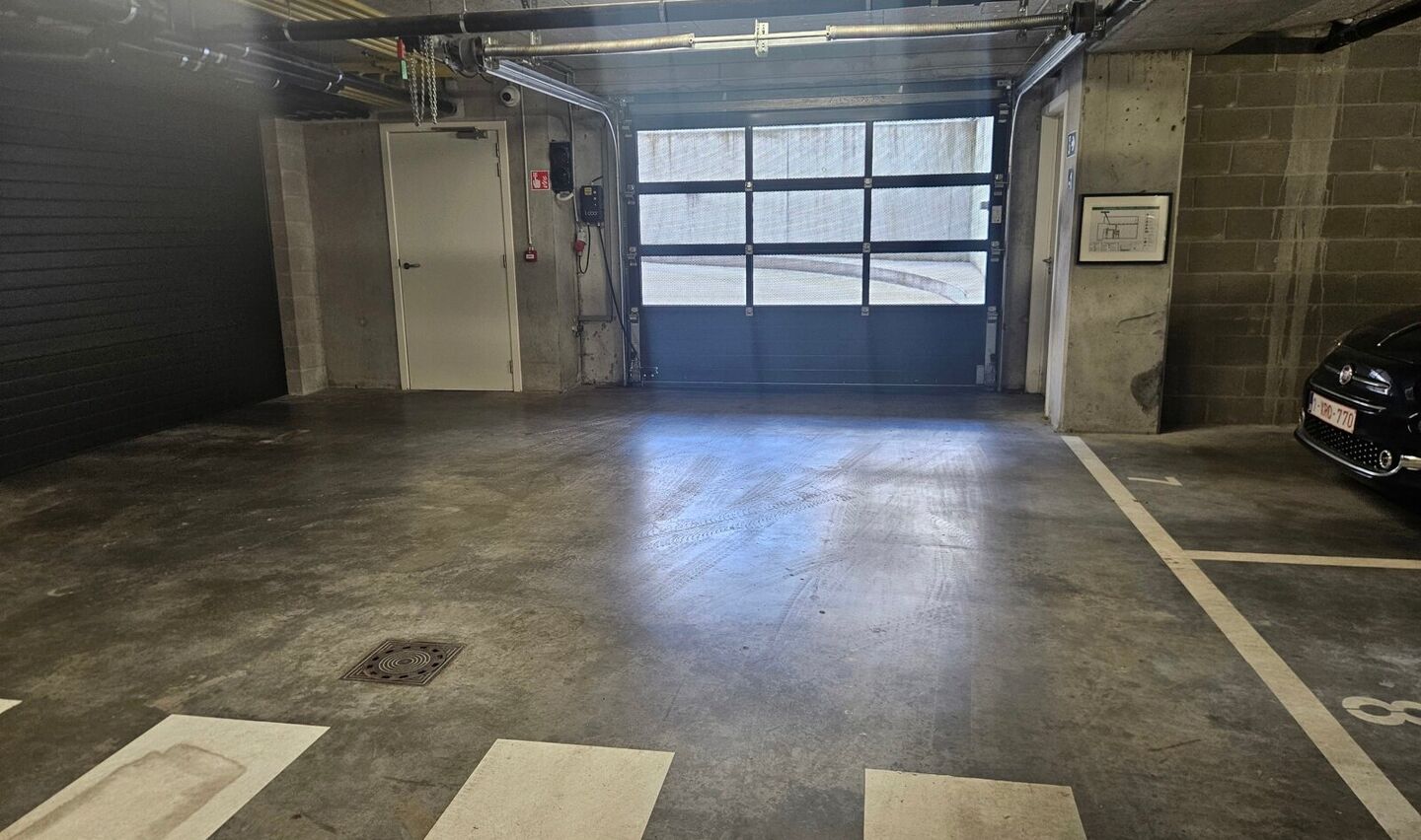 Parking intérieur à louer à Sint-Pieters-Leeuw