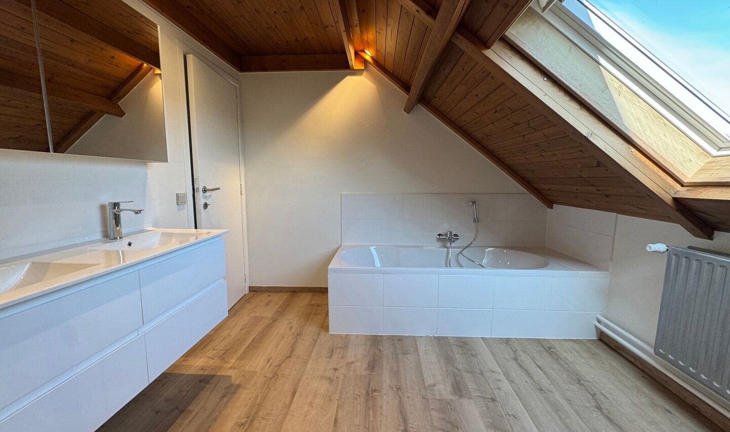 Villa te huur in Sint-Pieters-Leeuw