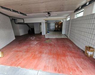 Garage + débarras à vendre à Sint-Pieters-Leeuw
