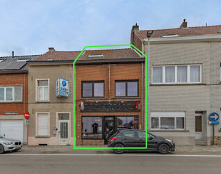 Gebouw voor gemengd gebruik te koop in Halle