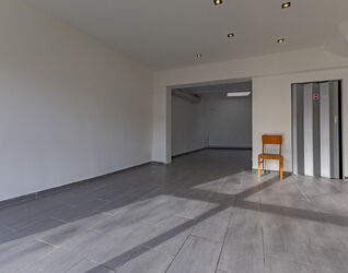 Gebouw voor gemengd gebruik te koop in Halle