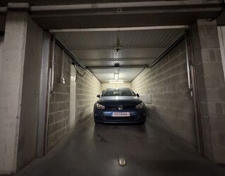 Gesloten garagebox te koop in Sint-Jans-Molenbeek