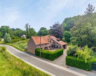 Hoeve te koop in Sint-Pieters-Leeuw