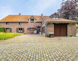 Hoeve te koop in Sint-Pieters-Leeuw