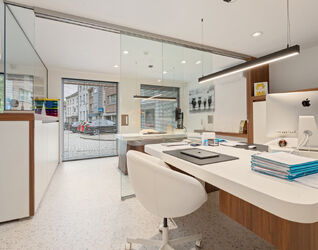 Immeuble de bureaux à vendre à Sint-Pieters-Leeuw