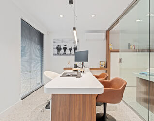 Immeuble de bureaux à vendre à Sint-Pieters-Leeuw