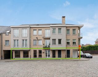 Kantoorgebouw te koop in Sint-Pieters-Leeuw