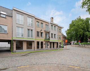 Kantoorgebouw te koop in Sint-Pieters-Leeuw