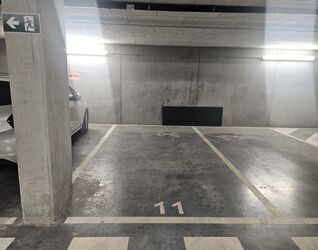 Parking intérieur à louer à Sint-Pieters-Leeuw